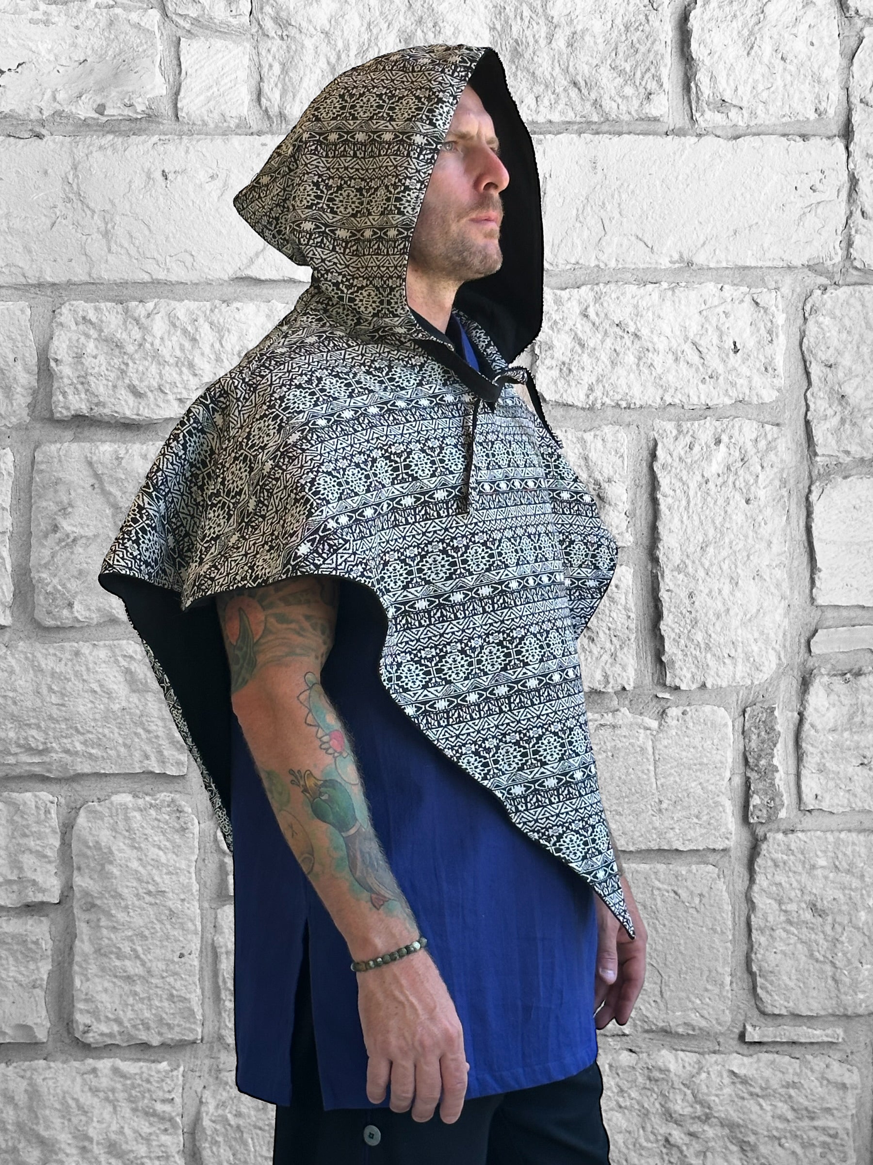 Hooded Cowl - Black/White